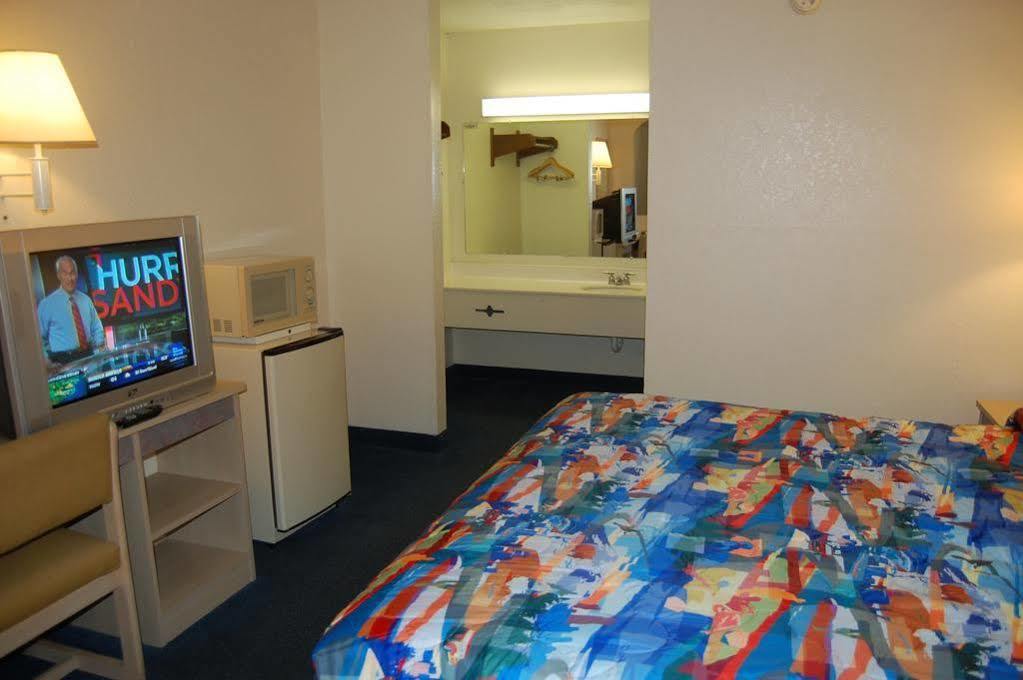 Days Inn By Wyndham Hardeeville Near Hilton Head Kültér fotó